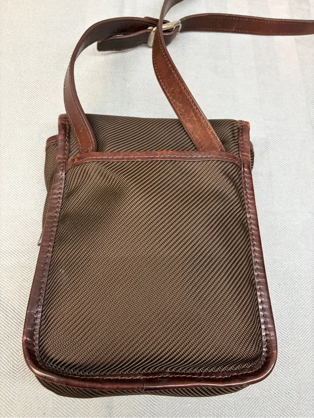 Filson Crossbody adjustable strap multi pocket chocolate brown sm. Field bag